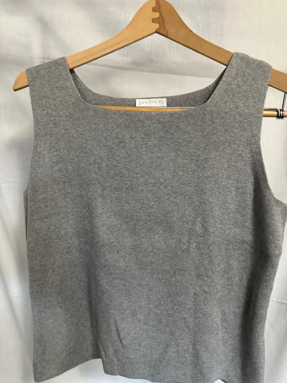 Designers Originals Gray Sleeveless Knit Top Size M | Minimal Classic